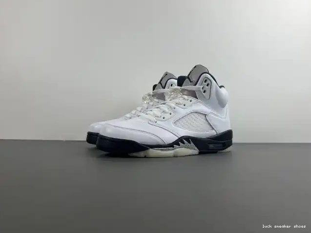 LUCY 5 'WHITE JORDAN RETRO DD0587-110 AIR BLACK' 0509